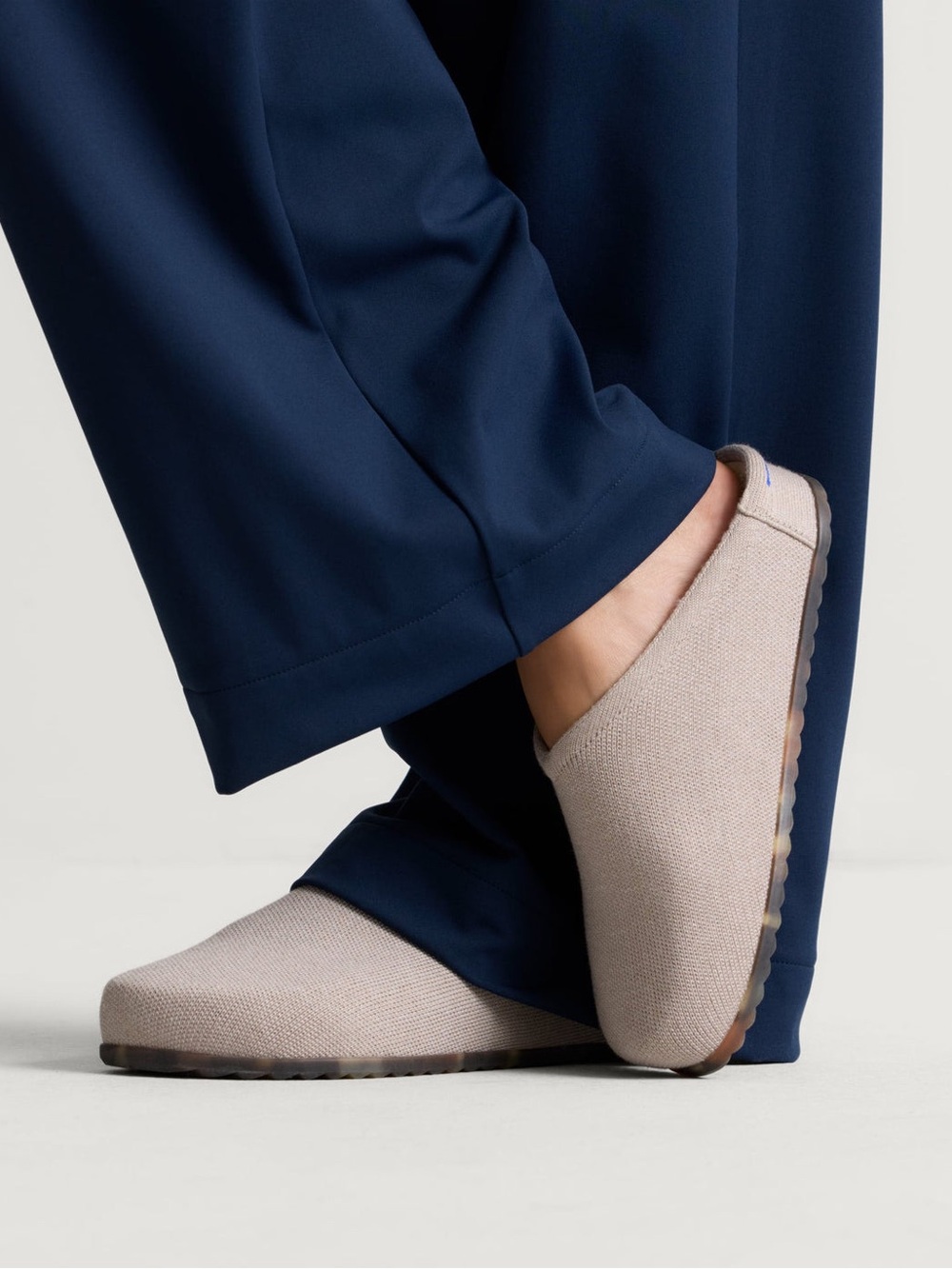 rothy’s the casual slip on merino wool knit clogs in dove